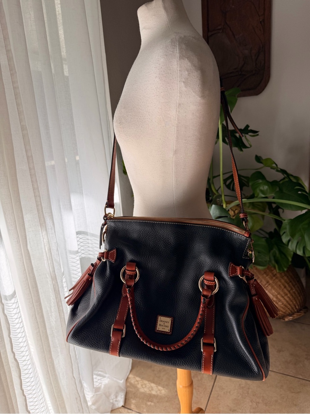 Authentic Dooney & Bourke Pebbled Leather Medium Satchel - Picture 2 of 11